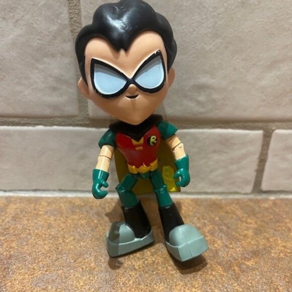 Ornament DC COMICS TEEN TITANS GO! SERIES ROBIN ACTION FIGURE 4” - Picture 1 of 4